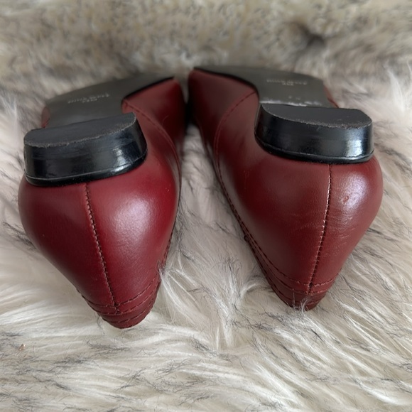 NINE WEST burgundy pointed-toed flats - Picture 8 of 10